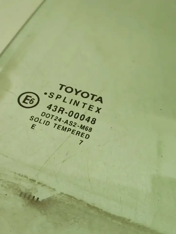 Toyota Yaris (2005 - 2009) AS2 Стекло задней двери — фото 2