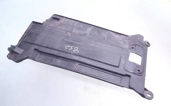 Toyota Yaris (2005 - 2009) 681 Прочие детали моторного отсека — фото 2