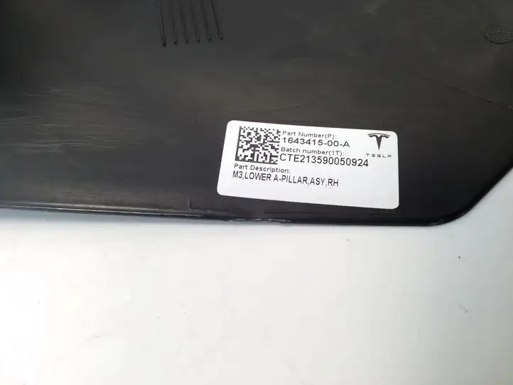 Tesla Model 3 (2017 - 2023) 164341500A Прочие детали салона — фото 5