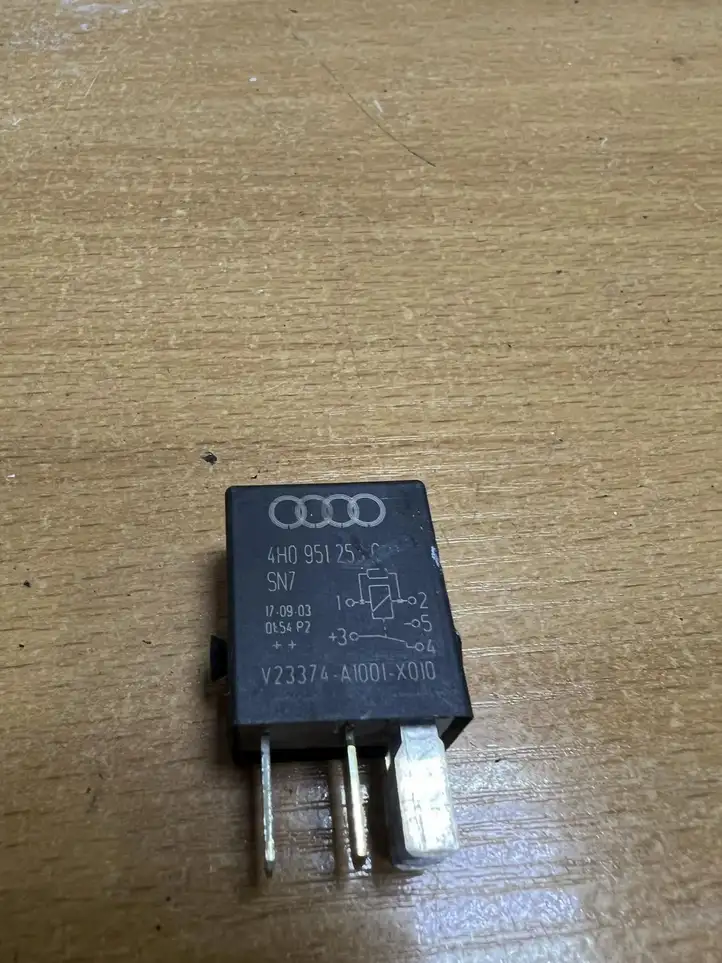 Audi A8 S8 D4 4H (2010 - 2014) 4H0951253 Реле аварийных фонарей — фото 3