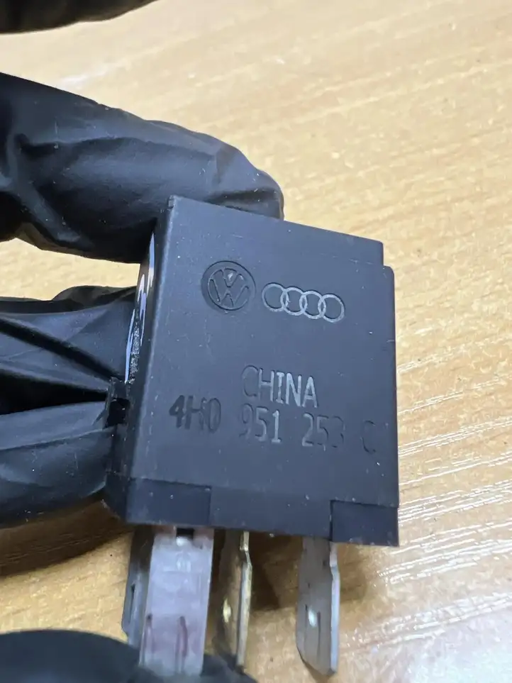 Audi A3/S3 8V (2012 - 2016) 4H0951253C Реле аварийных фонарей — фото 4