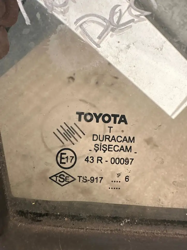 Toyota Corolla Verso AR10 (2004 - 2009) 43R00097 Форточка двери — фото 3