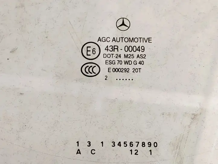 Mercedes-Benz C W204 (2007 - 2014) 2047251710 Стекло передней двери — фото 2