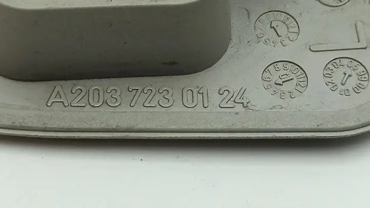 Mercedes-Benz C W203 (2000 - 2007) A2037230124 Прочая отделка задней двери — фото 2