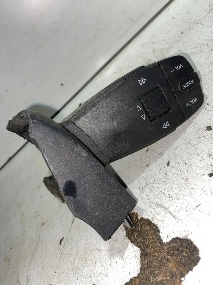 Seat Ibiza IV (6J,6P) (2008 - 2017) 5J0959849 Включатель регулировки звука — фото 1