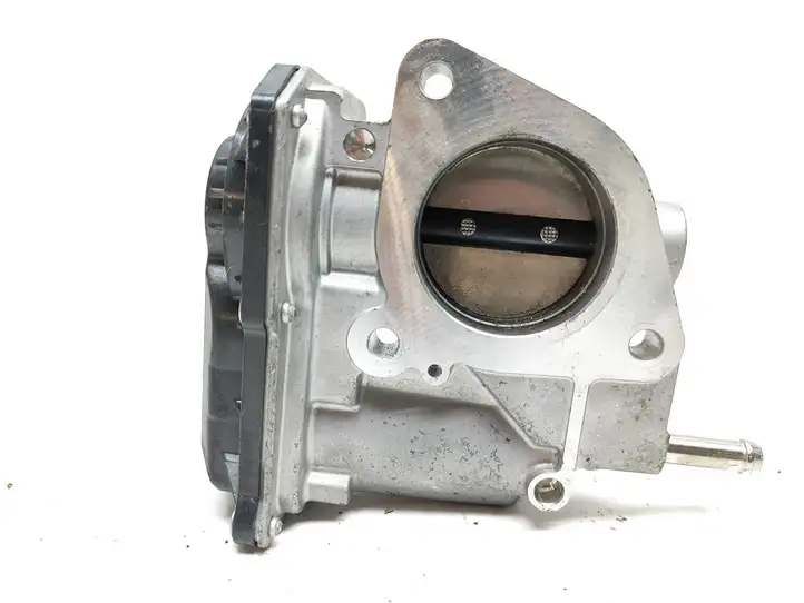 Toyota Yaris (2014 - 2019) 2203047040 Дроссельная заслонка — фото 2