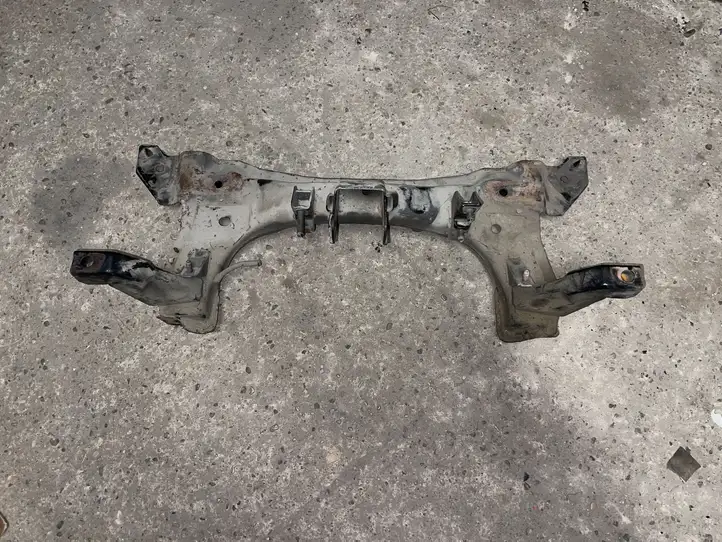 Kia Carens I (2002 - 2006) Передняя балка подвески — фото 1