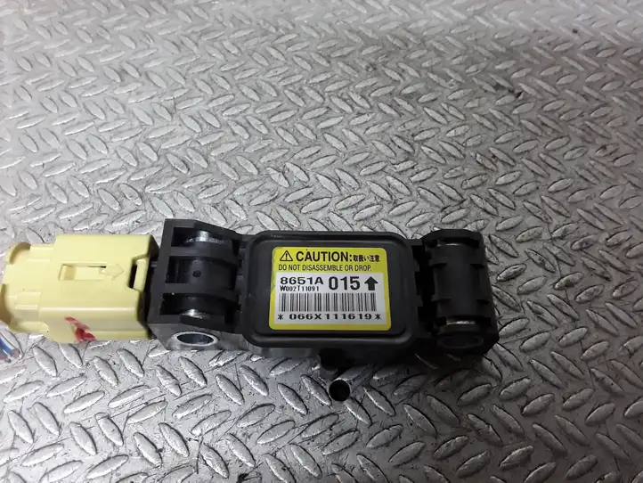 Mitsubishi Grandis (2003 - 2012) 8651A015 Датчик удара SRS — фото 3