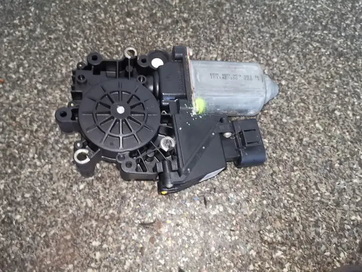 Audi A6 S6 C5 4B (1997 - 2001) 4B0959801B Стеклоподъемник задней двери — фото 1