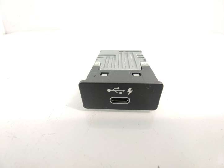 8711939 BMW 5 G30 G31 USB jungtis