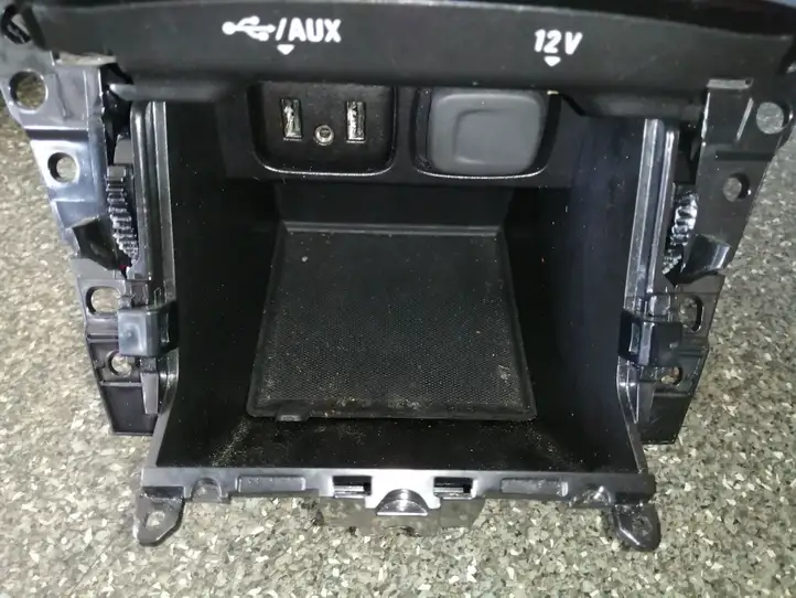 Buick Encore I (2012 - 2019) 42599062 Передняя пепельница — фото 3