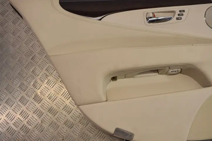 Lexus LS 460 - 600H (2006 - 2009) Обшивка задней двери — фото 4