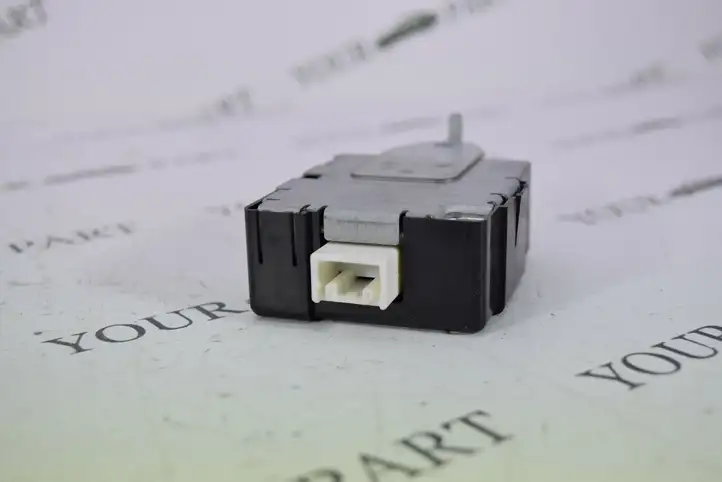 Lexus RX 330 - 350 - 400H (2003 - 2006) 8974148150 Блок управления дверью — фото 3