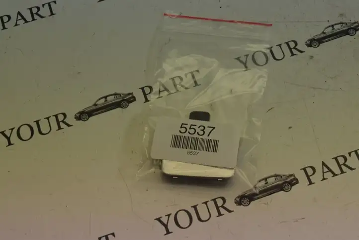 BMW 3 E90 E91 (2005 - 2012)  7906493 Заглушка буксировочной петли бампера