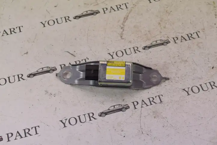 Toyota Prius (XW20) (2003 - 2009) 8983347030 Датчик удара SRS — фото 1