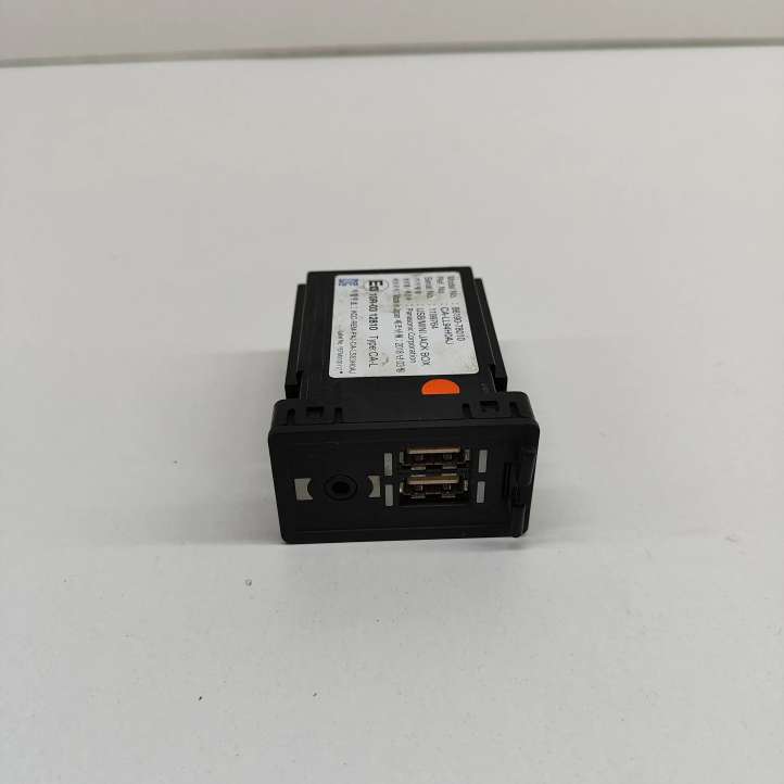 8619078010 Lexus RX 450H USB jungtis