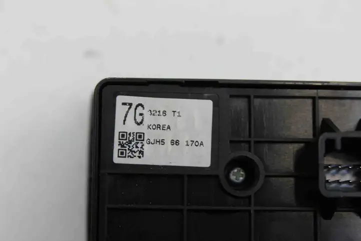Mazda 3 II (2013 - 2017) GJH566170A Блок кнопок на панели — фото 6