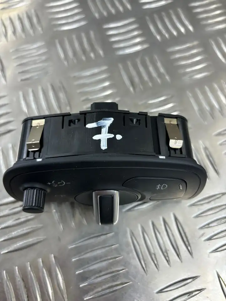 Audi A6 C7 (2014 - 2018) 4g0941531be Включатель фонарей — фото 4