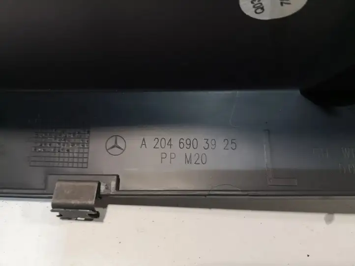Mercedes-Benz C W204 (2007 - 2014) A2046903925 Внутренняя отделка заднего порога — фото 2
