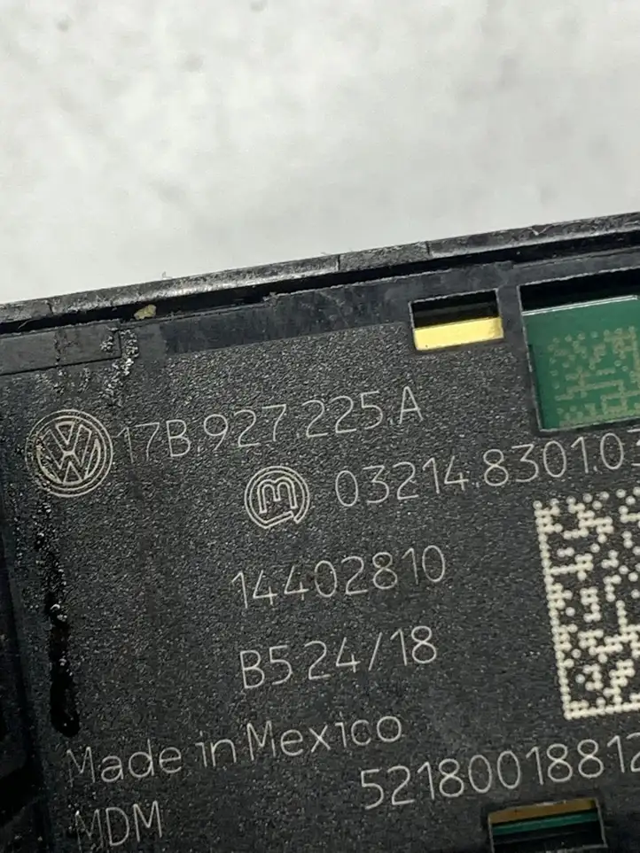 Volkswagen Jetta VII (2019 - ) 17B927225A Кнопка ручного тормоза — фото 5