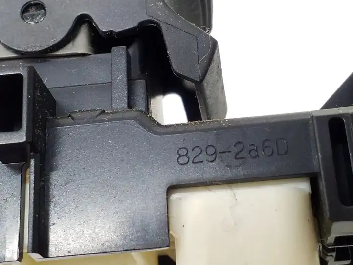 Toyota Auris 150 (2006 - 2012) 8292A6D Кнопка стеклоподъемников — фото 3