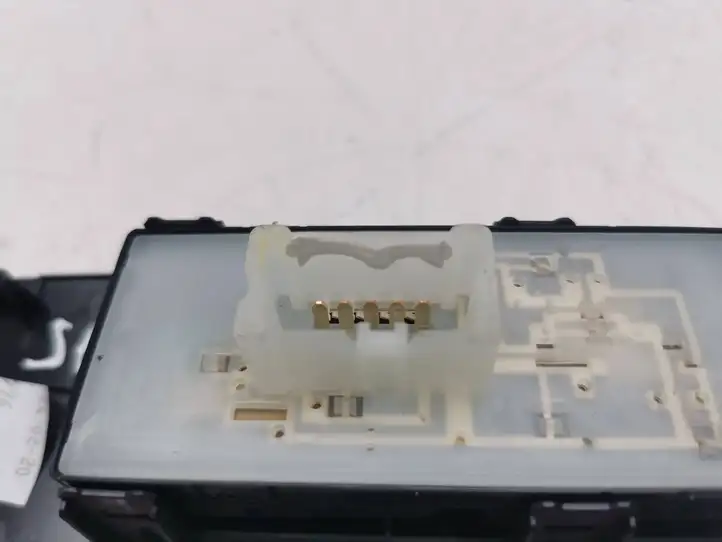 Nissan Qashqai (2017 - 2020) 809614EA Кнопка стеклоподъемников — фото 5