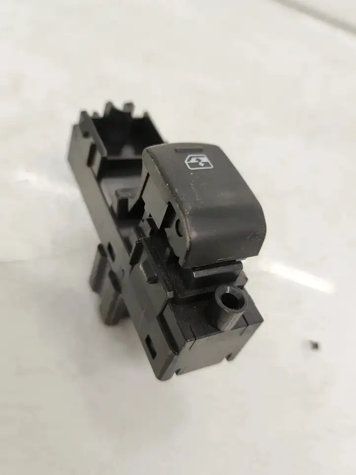 Subaru Impreza IV (2013 - 2016) 83071SG100 Кнопка стеклоподъемников — фото 1
