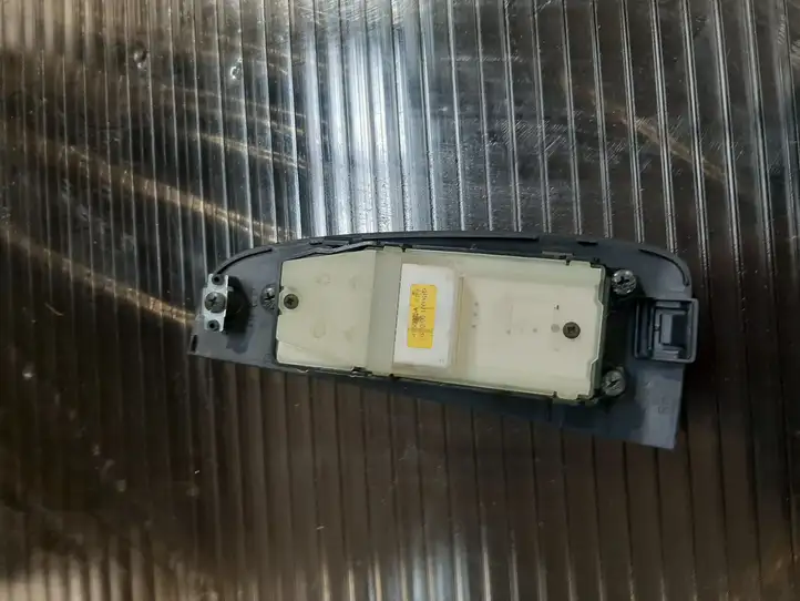 Toyota Avensis T250 (2006 - 2009) Блок кнопок стеклоподъемников — фото 2