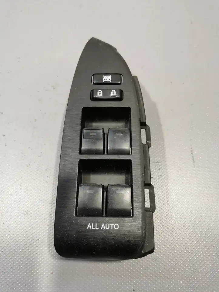 Toyota Prius (XW30) (2009 - 2015) 8404033100 Блок кнопок стеклоподъемников — фото 1