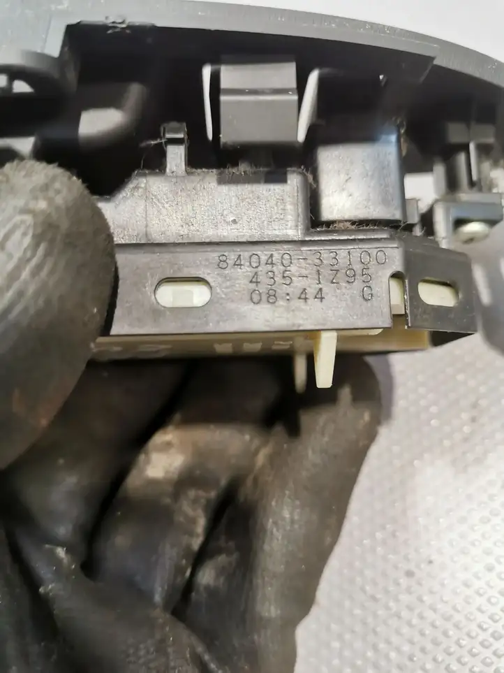 Toyota Prius (XW30) (2009 - 2015) 8404033100 Блок кнопок стеклоподъемников — фото 4