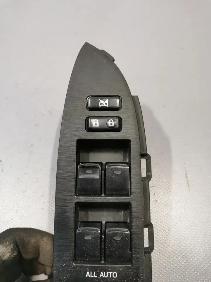 Toyota Prius (XW30) (2009 - 2015) 8404033100 Блок кнопок стеклоподъемников — фото 5