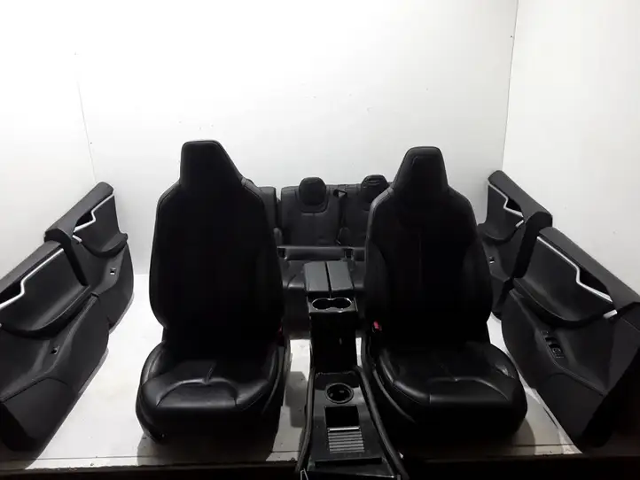 Tesla Model S (2012 - 2016) Комплект салона — фото 1