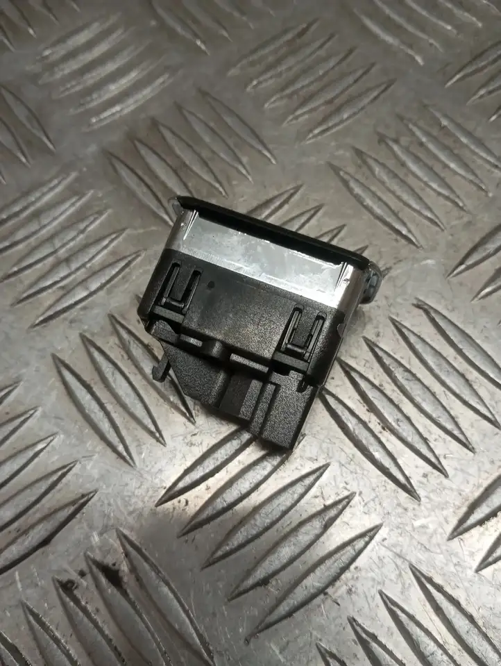 Mercedes-Benz C W204 (2007 - 2014) A2043700451 Блок кнопок стеклоподъемников — фото 2