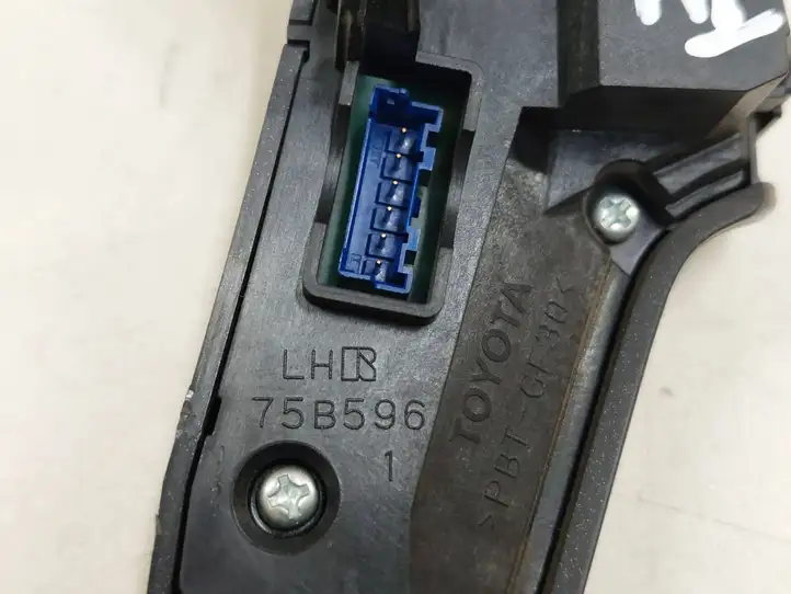 Toyota Avensis T250 (2006 - 2009) 75B596 Кнопки на рулевом колесе — фото 3