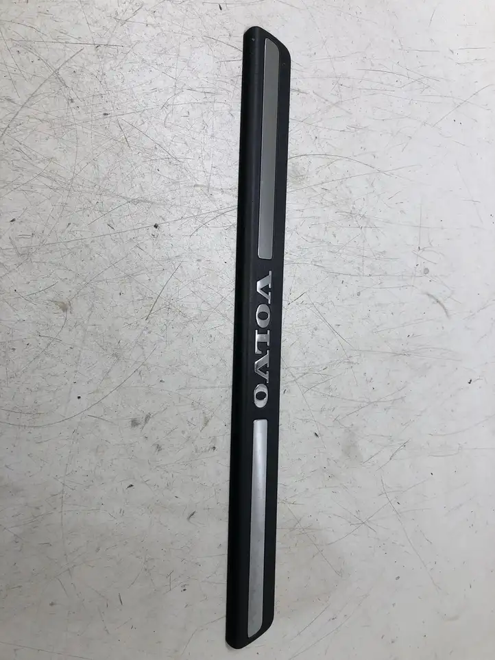 Volvo S60 (2010 - 2013) 8659960 Внутренняя отделка переднего порога — фото 1