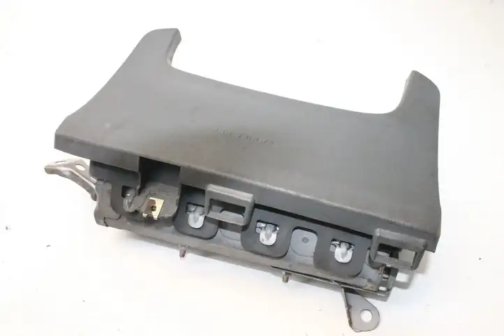 Toyota Prius (XW30) (2009 - 2015) Коленная подушка безопасности — фото 2