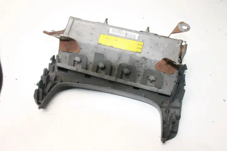 Toyota Prius (XW30) (2009 - 2015) Коленная подушка безопасности — фото 5