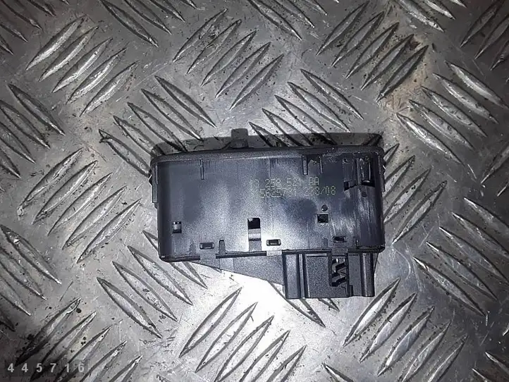 Opel Corsa D (2006 - 2010) 13258521AA Кнопка стеклоподъемников — фото 3