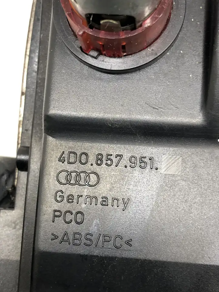Audi A8 S8 D2 4D (1999 - 2002) 4D0857951 Пепельница — фото 2