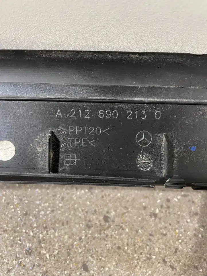 Mercedes-Benz E W212 (2009 - 2016) A2126902130 Прочая отделка багажника — фото 4