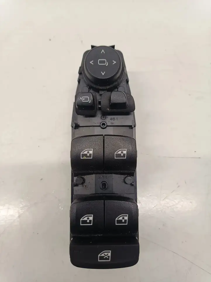 BMW 5 G30 G31 (2016 - ) 6832728 Кнопка стеклоподъемников — фото 1