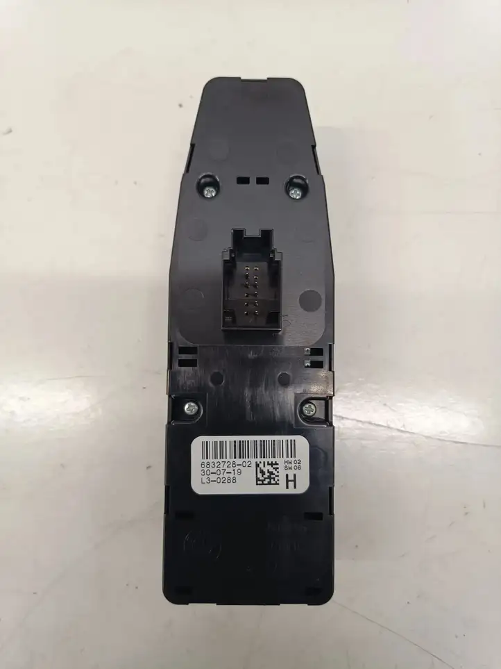 BMW 5 G30 G31 (2016 - ) 6832728 Кнопка стеклоподъемников — фото 2