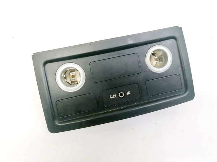 6986791 BMW 5 E60 E61 USB jungtis