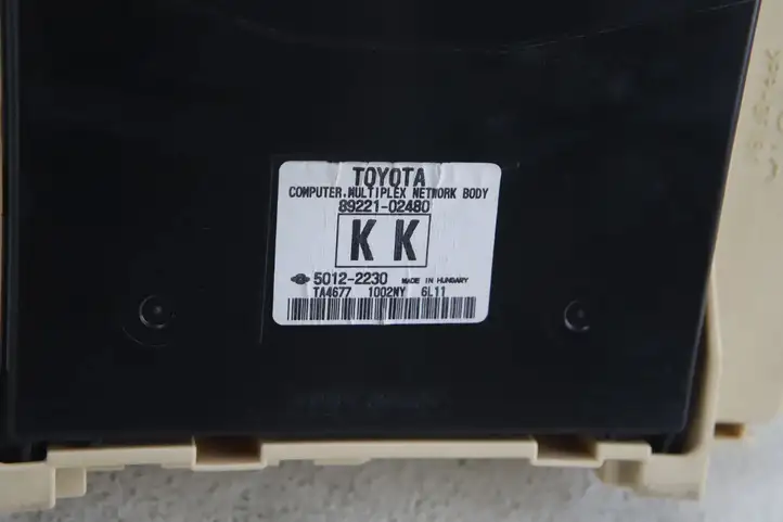 Toyota Auris E180 (2012 - 2018) 8922102480 Модуль управления кузовом (BCM) — фото 9