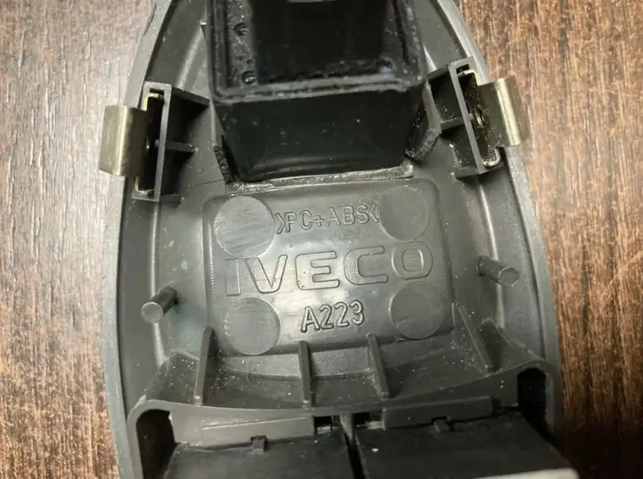 Iveco Daily Daily 3rd gen (2004 - 2010) 500321137 Блок кнопок стеклоподъемников — фото 9