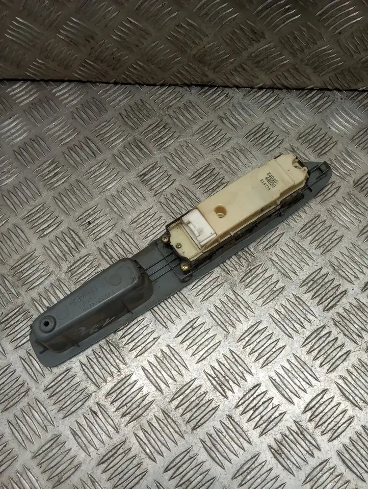 Toyota Avensis Verso (2001 - 2004) 8404044030 Блок кнопок стеклоподъемников — фото 2