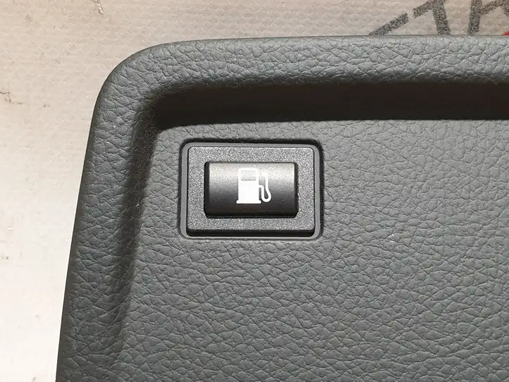 BMW 3 F30 F35 F31 (2012 - 2018) 9330077 Включатель открытия топливного бака — фото 3