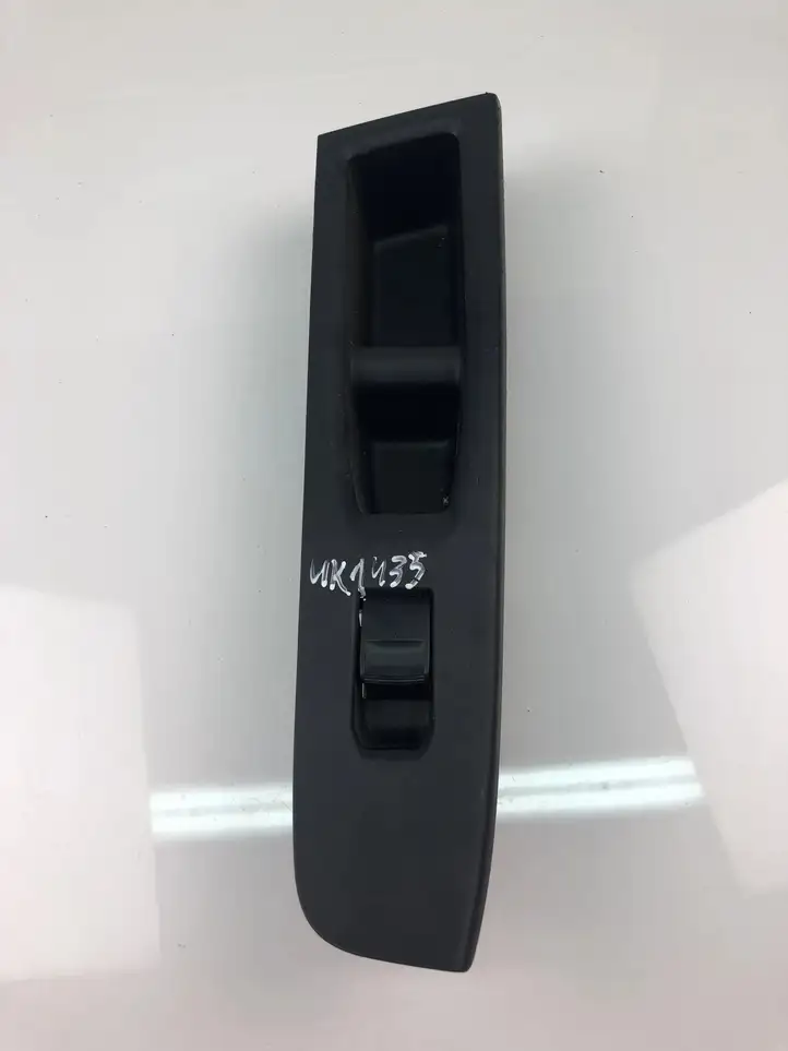 Toyota Yaris (2009 - 2012) 742310D700 Блок кнопок стеклоподъемников — фото 2