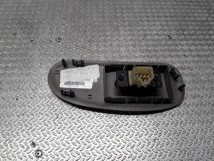 Chrysler Town & Country IV (2000 - 2007) 04685753AA Блок кнопок стеклоподъемников — фото 3