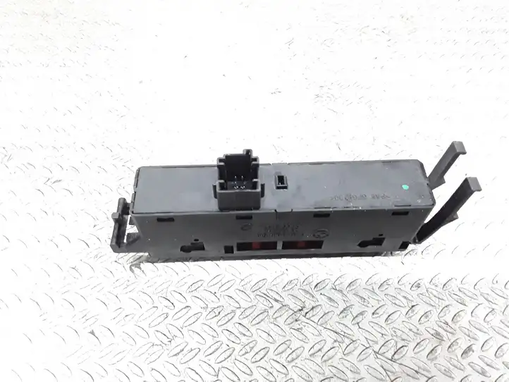 BMW 3 E46 (1998 - 2005) 61318381518 Кнопка стеклоподъемников — фото 2